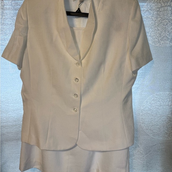 Le Suit Essentials  White Blazer and Skirt Set Size 16 EUC Fast Shipping - Picture 1 of 9
